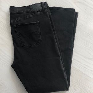 Levi's 312 shaping slim black jeans 34